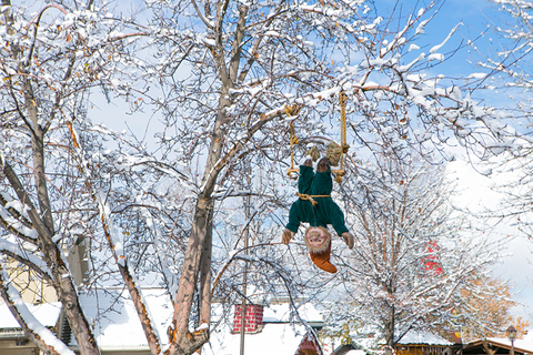 Christmas Elves at Gardner Village - christmas elf displays 