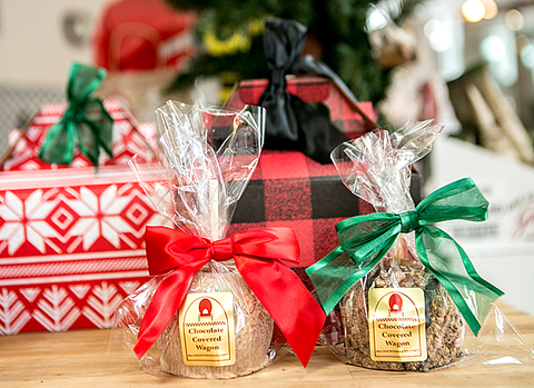 Chocolate Covered Wagon - candy apples at gardner village 
