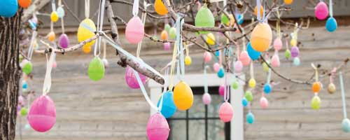 EASTER TREE...IT'S RAINING EGGS <BR>GARDNER VILLAGE EASTER TREE...IT'S RAINING EGGS <BR>GARDNER VILLAGE