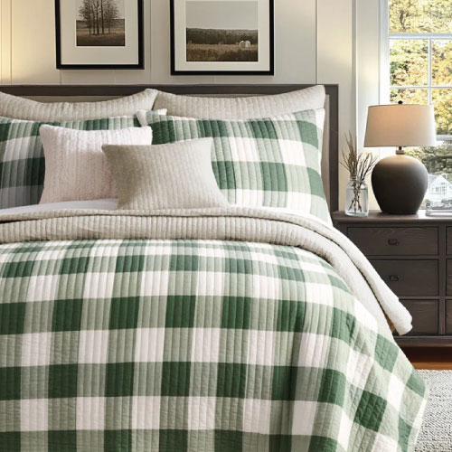 GREEN QUILT SALE <BR>LAYERS BEDDING