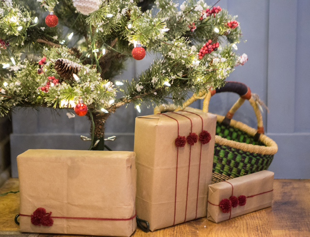 yarn gift wrap bow