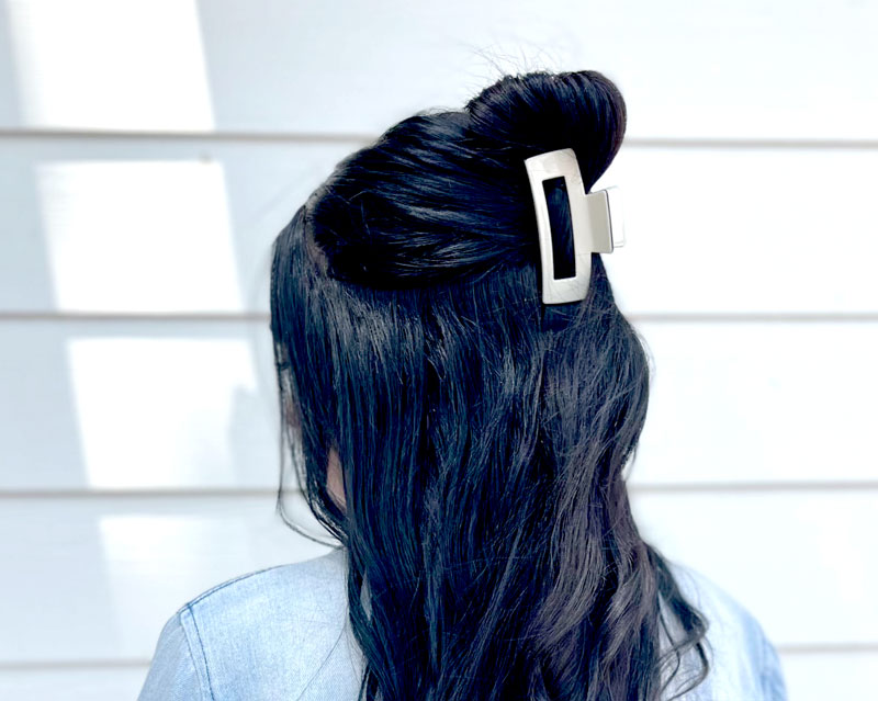 how to style a claw