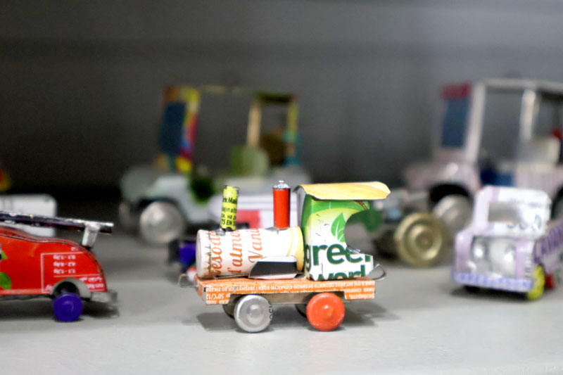 toy train tiny