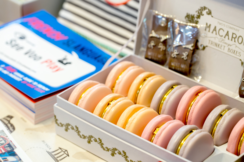 macaron case